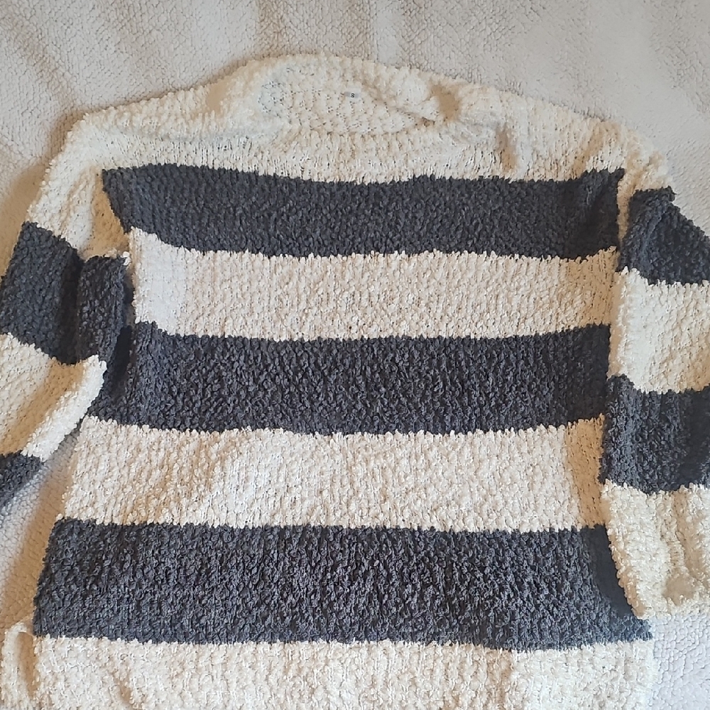 Striped Gray and White‎ Sweater